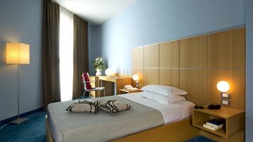 1 sovrum, italienska Frette-lakan, duntÀcken och minibar