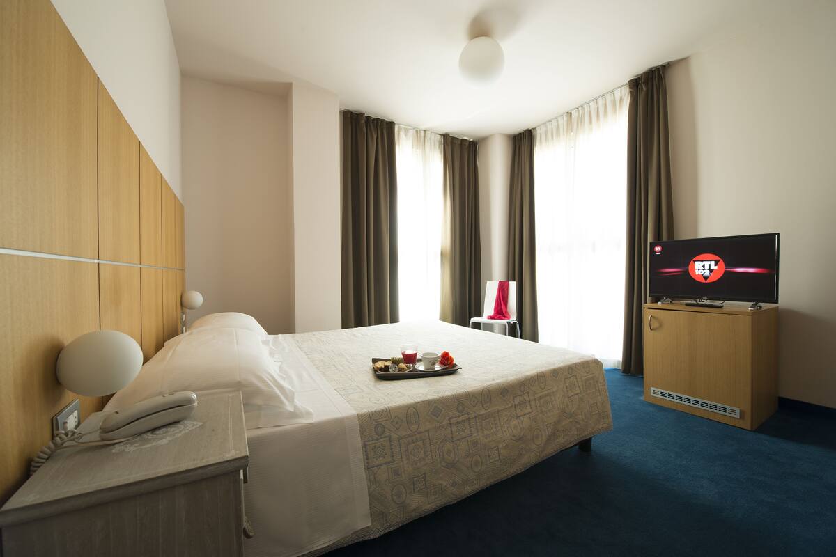 comfort double room | frette italian sheets, down duvets, minibar, in-room safe