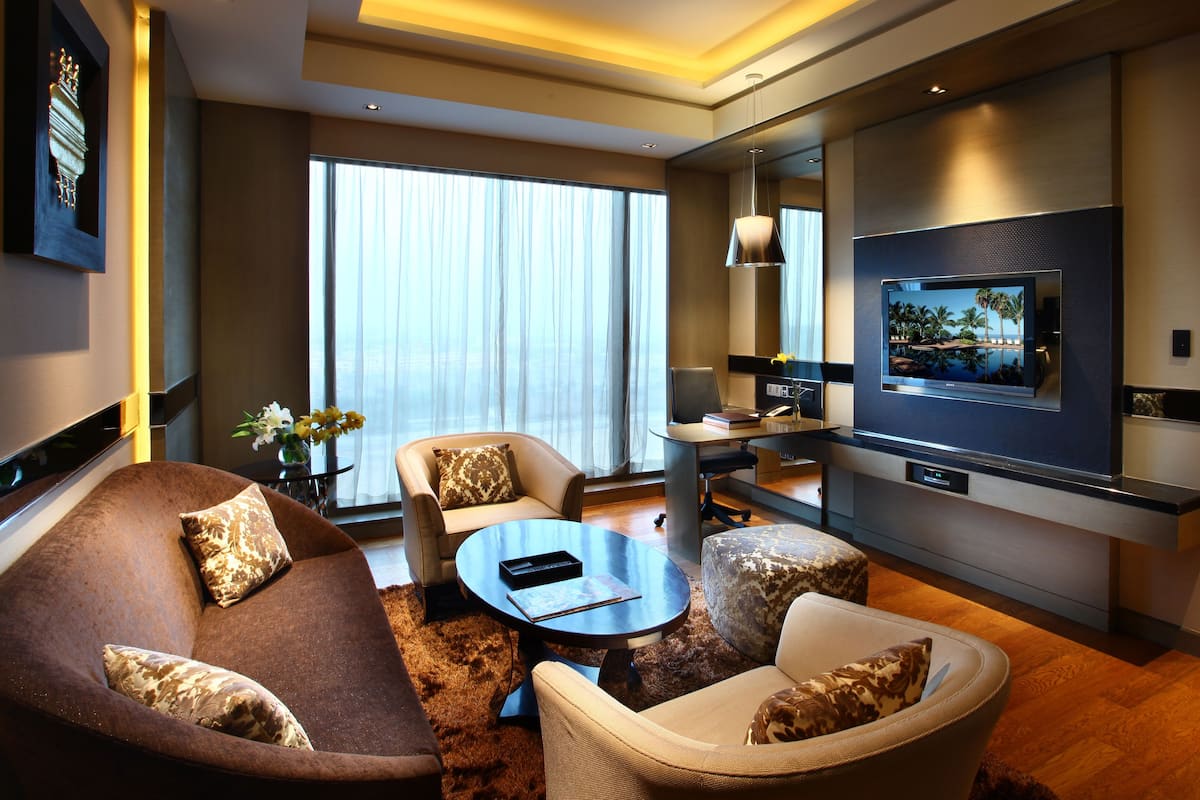 Down comforters, memory foam beds, minibar, in-room safe