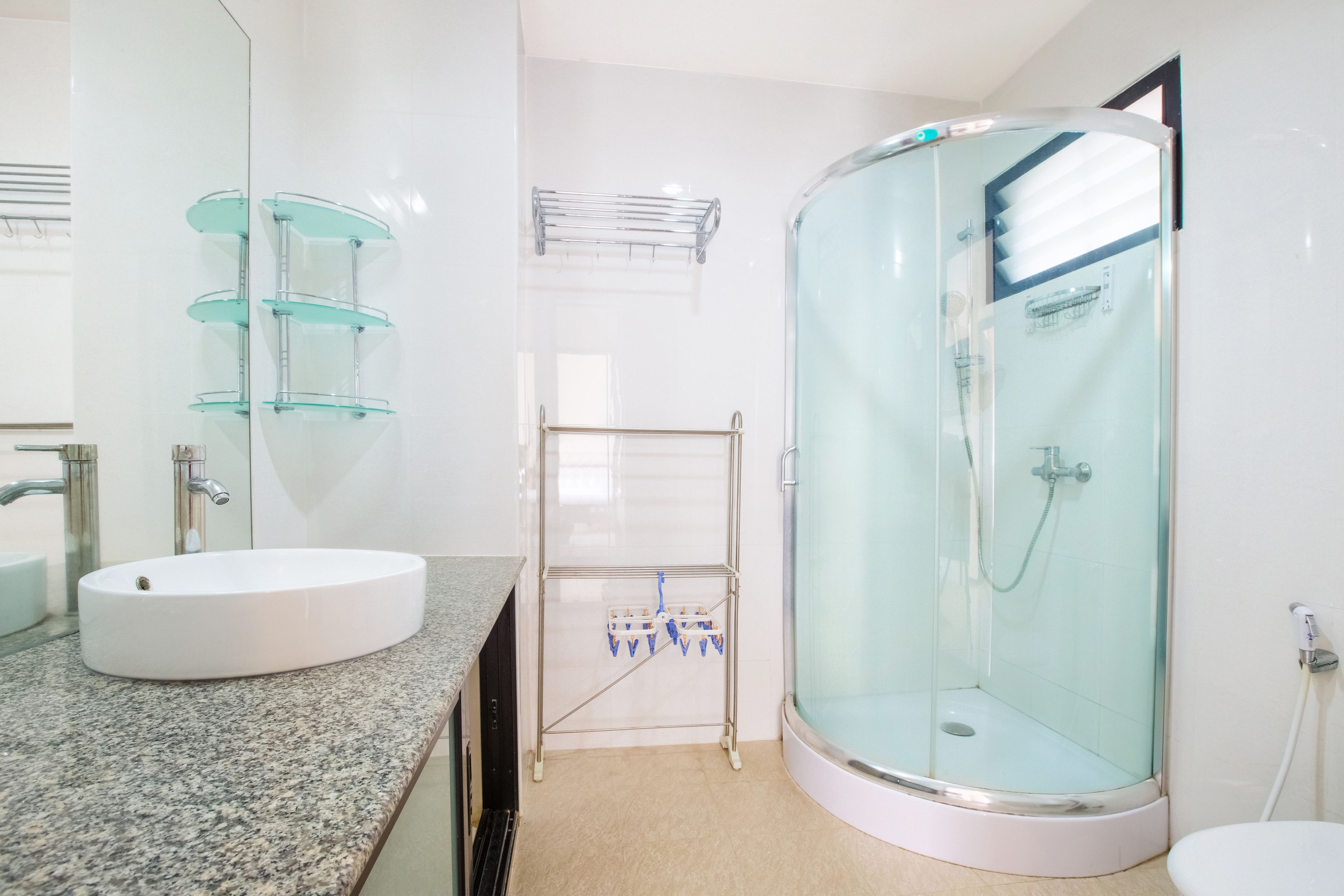 Deluxe Room | Bathroom | Shower, free toiletries, hair dryer, bathrobes
