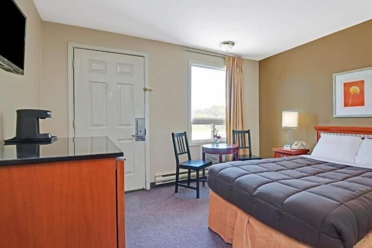 Rideaux dâobscurcissement, fer et planche Ă repasser