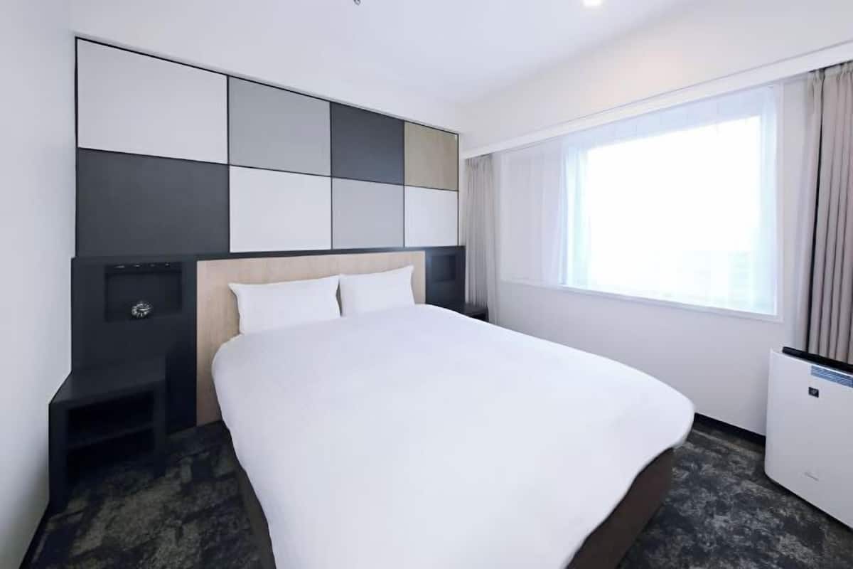 Down comforters, desk, blackout drapes, free WiFi