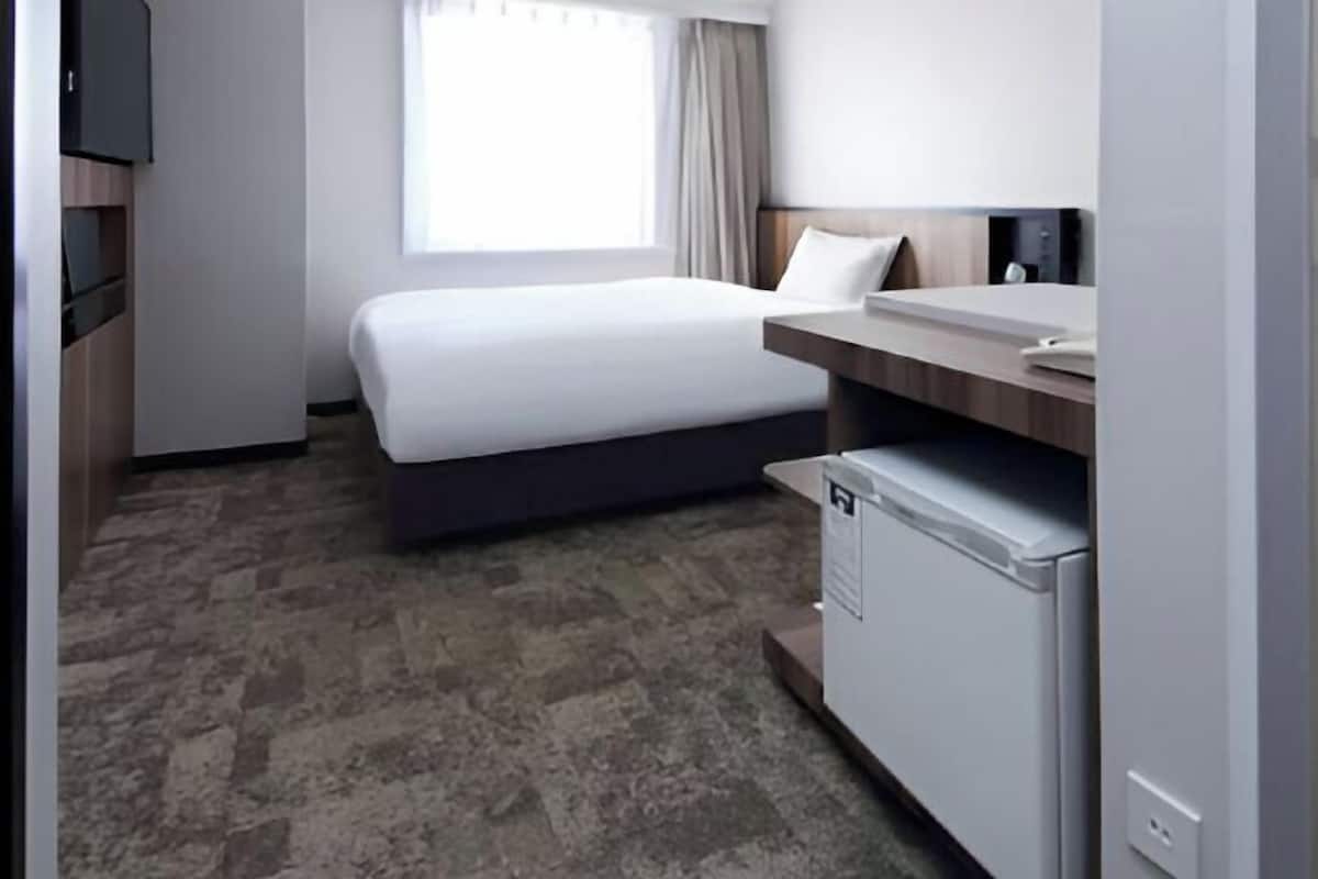 Down comforters, desk, blackout drapes, free WiFi