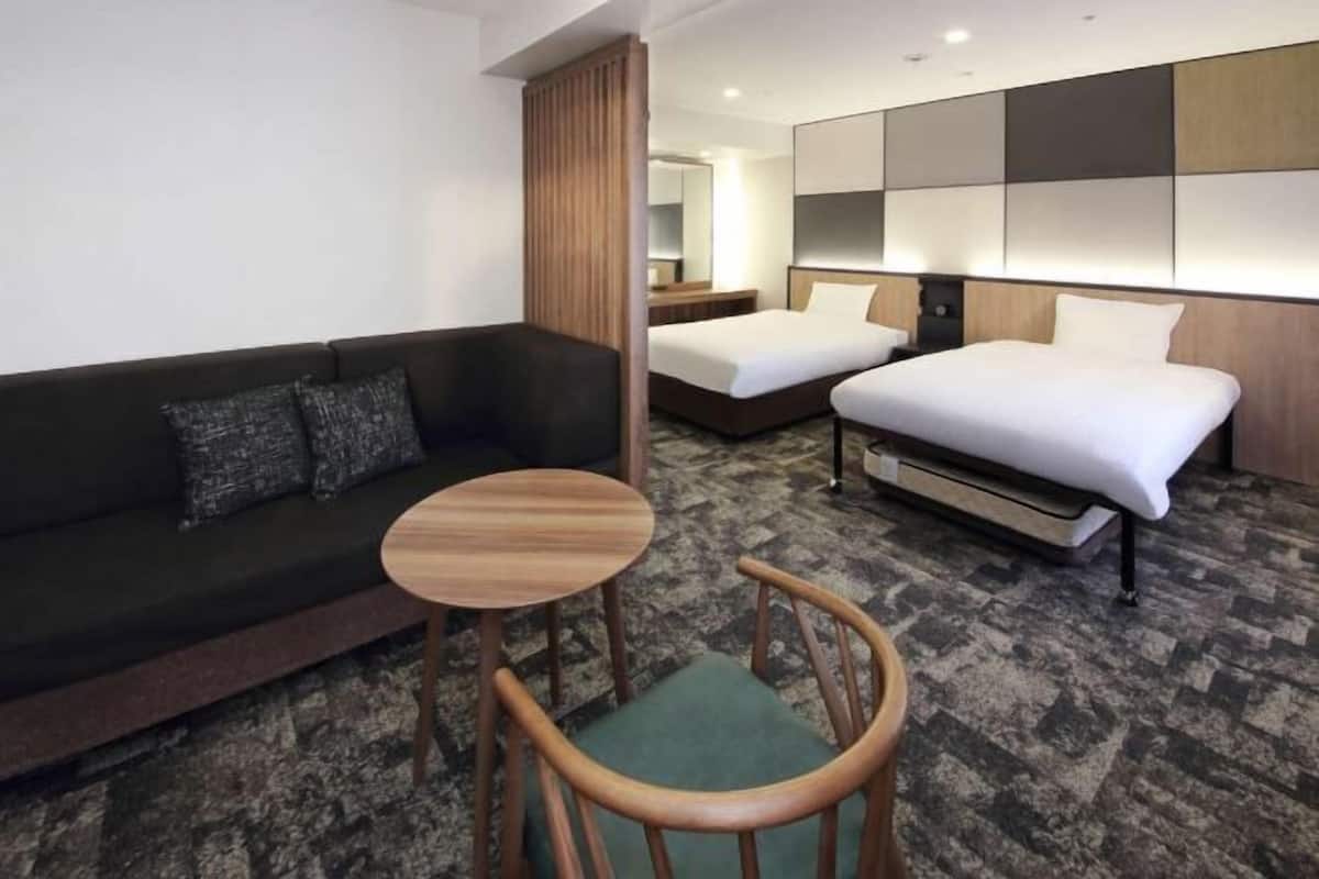 Down comforters, desk, blackout drapes, free WiFi