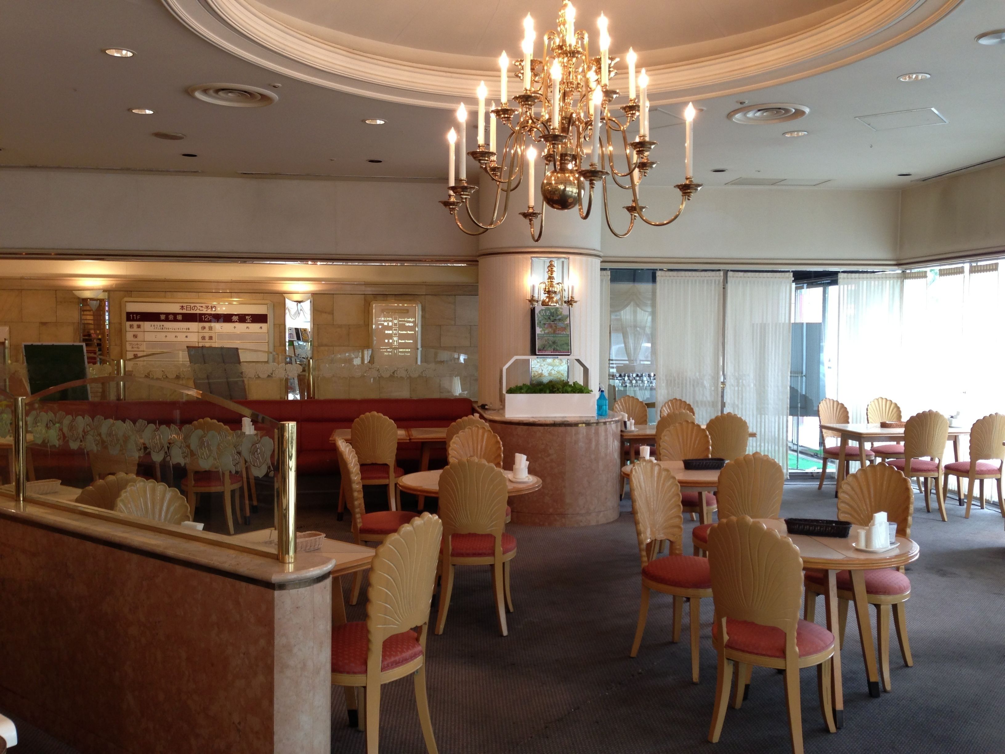 3 间餐厅，供应早餐、午餐和晚餐，日本菜