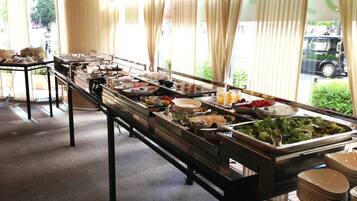 Daily buffet breakfast for a fee