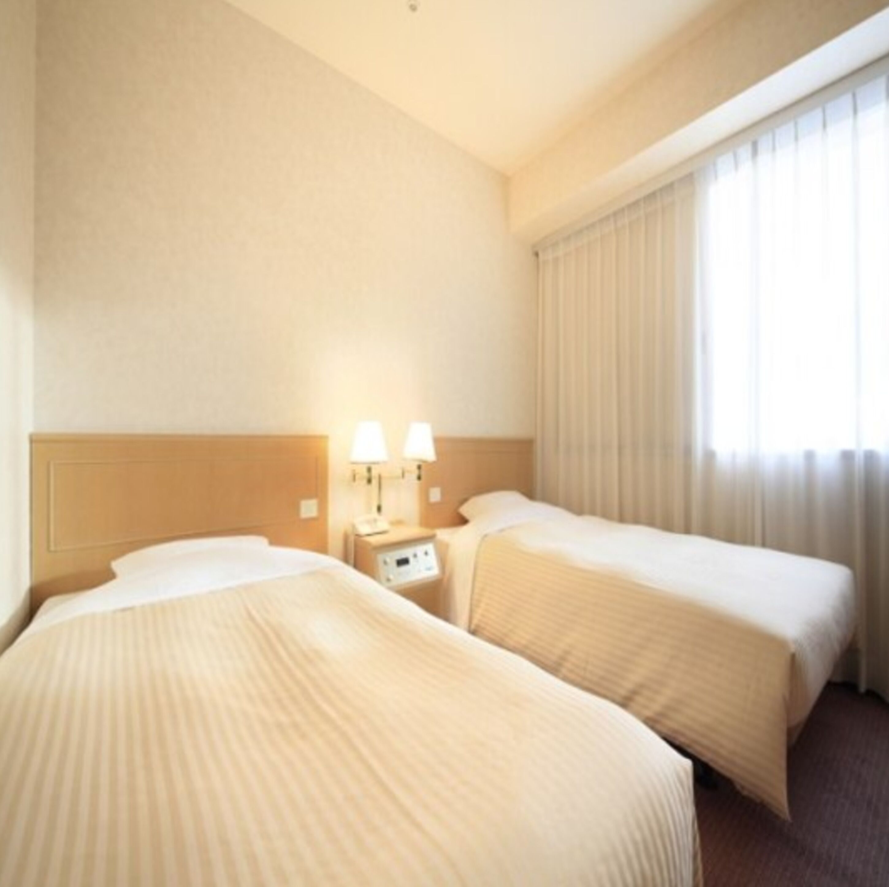 Twin Room, 2 Twin Beds, Non Smoking | Desk, free WiFi, bed sheets