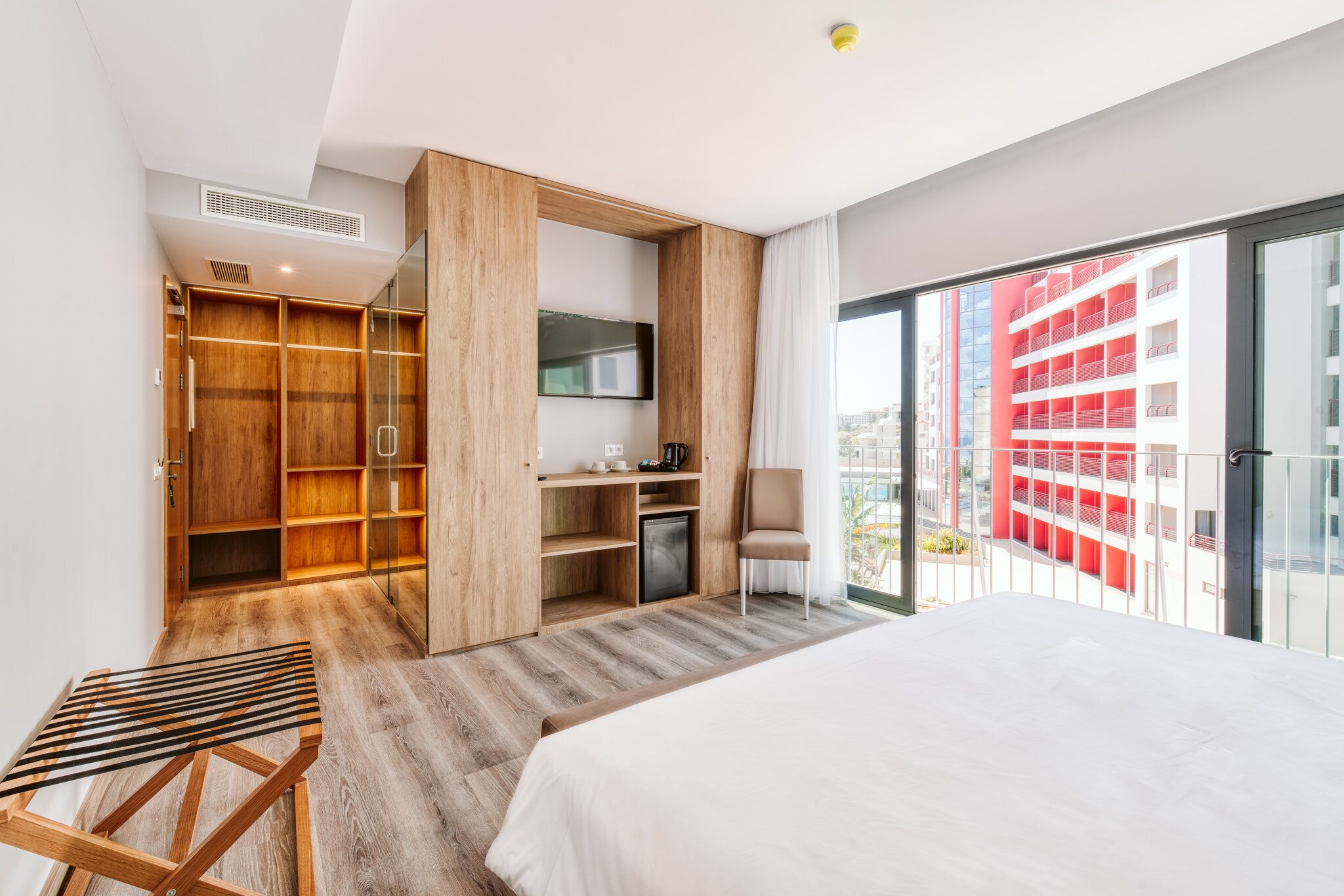 deluxe double room | minibar, in-room safe, individually decorated, desk