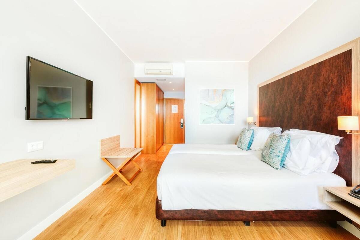 Minibar, coffres-forts dans les chambres, bureau, chambres insonorisées