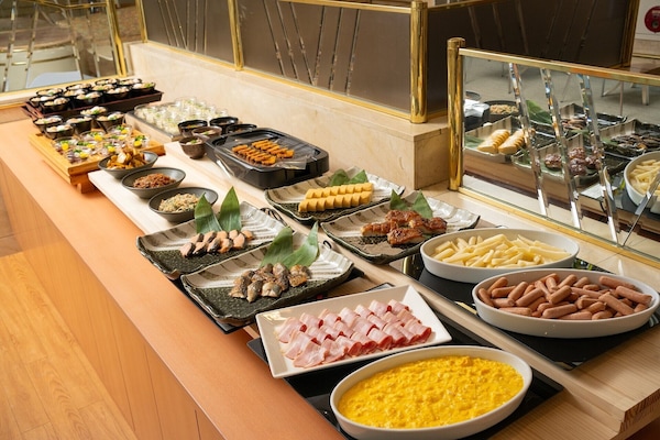 Daily buffet breakfast for a fee
