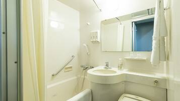 Combined shower/bathtub, hair dryer, slippers, bidet