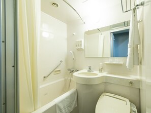 Duschwanne, Haartrockner, Hausschuhe, Bidet