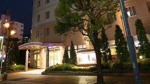 A hotel sign with "Washington Street" written on it. - Kumamoto Washington Hotel Plaza (Kumamoto)