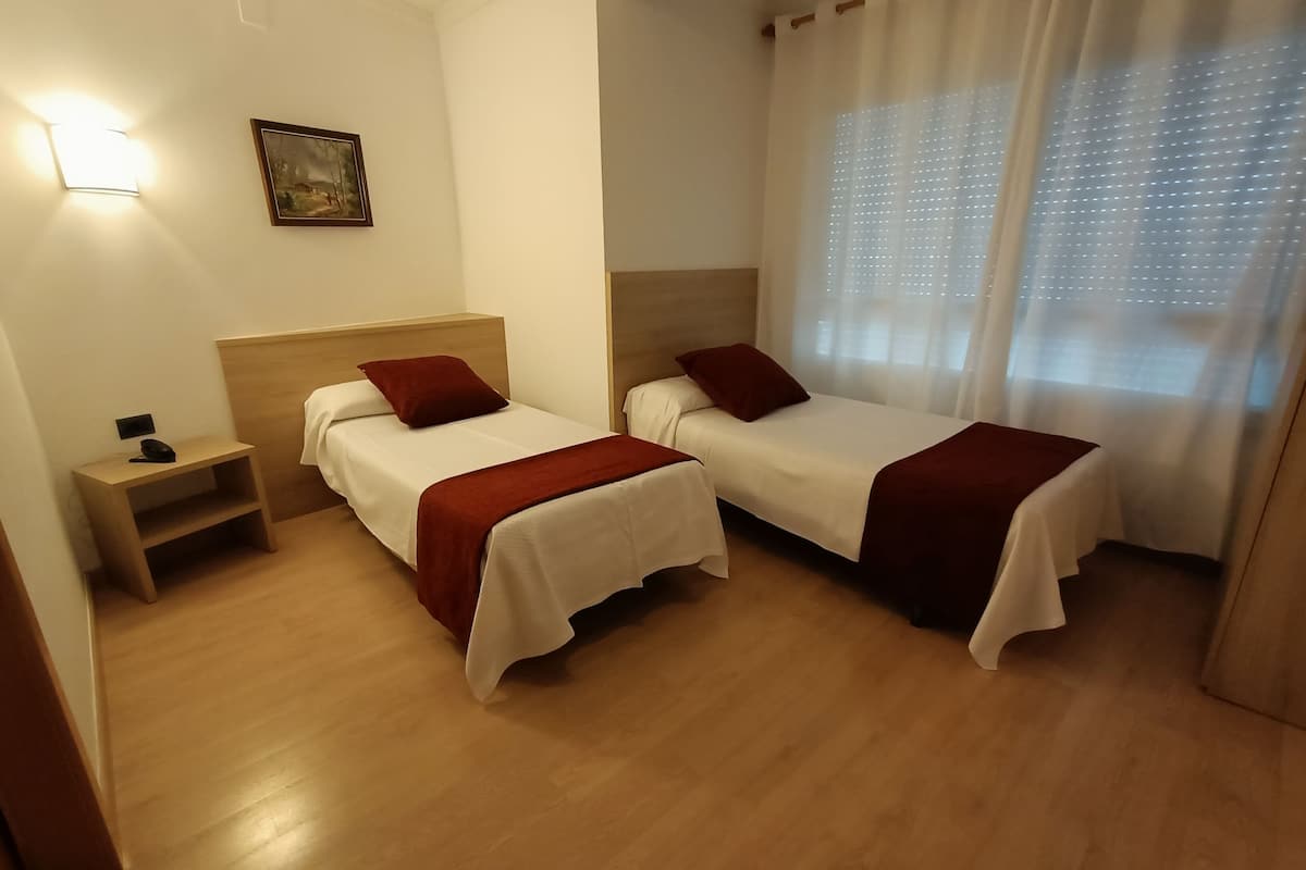 desk, cots/infant beds, rollaway beds, free wifi