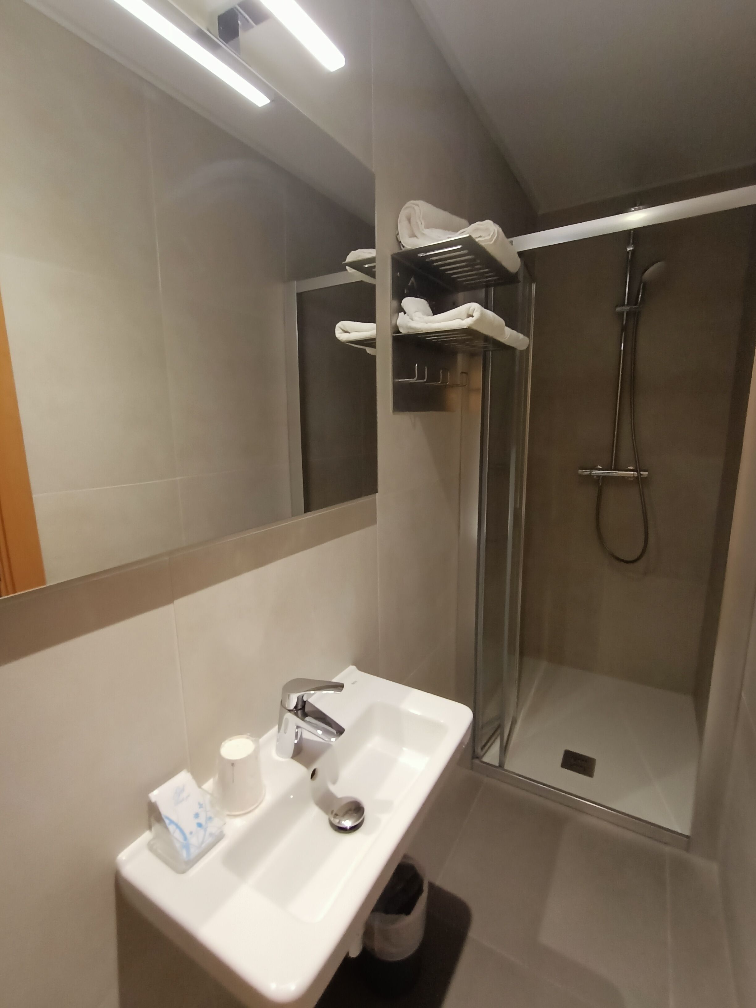 standard triple room | bathroom | shower, hair dryer, towels