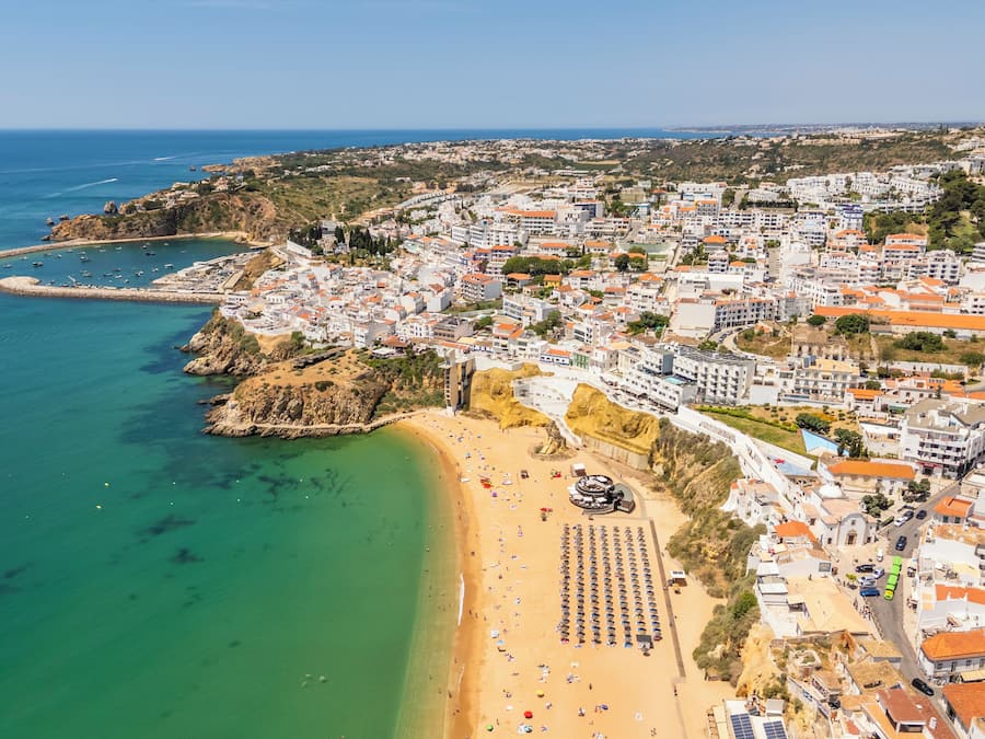 Ubicación a pie de playa, sombrillas y toallas de playa