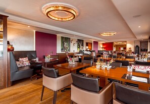 2 restaurants, dinner served - Burg Staufeneck (Salach)