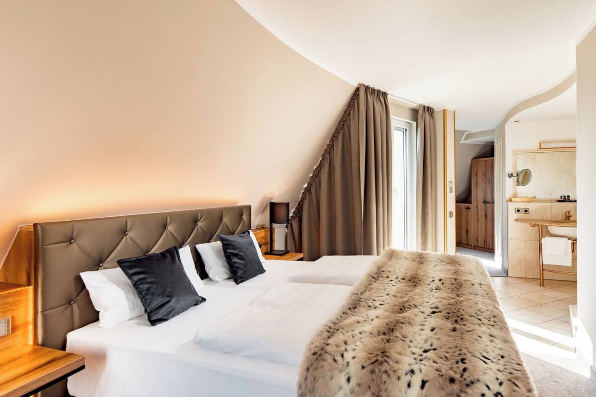 Superior Suite, Blick auf Filstal | Seprai antialergi, minibar, brankas, dan meja kerja