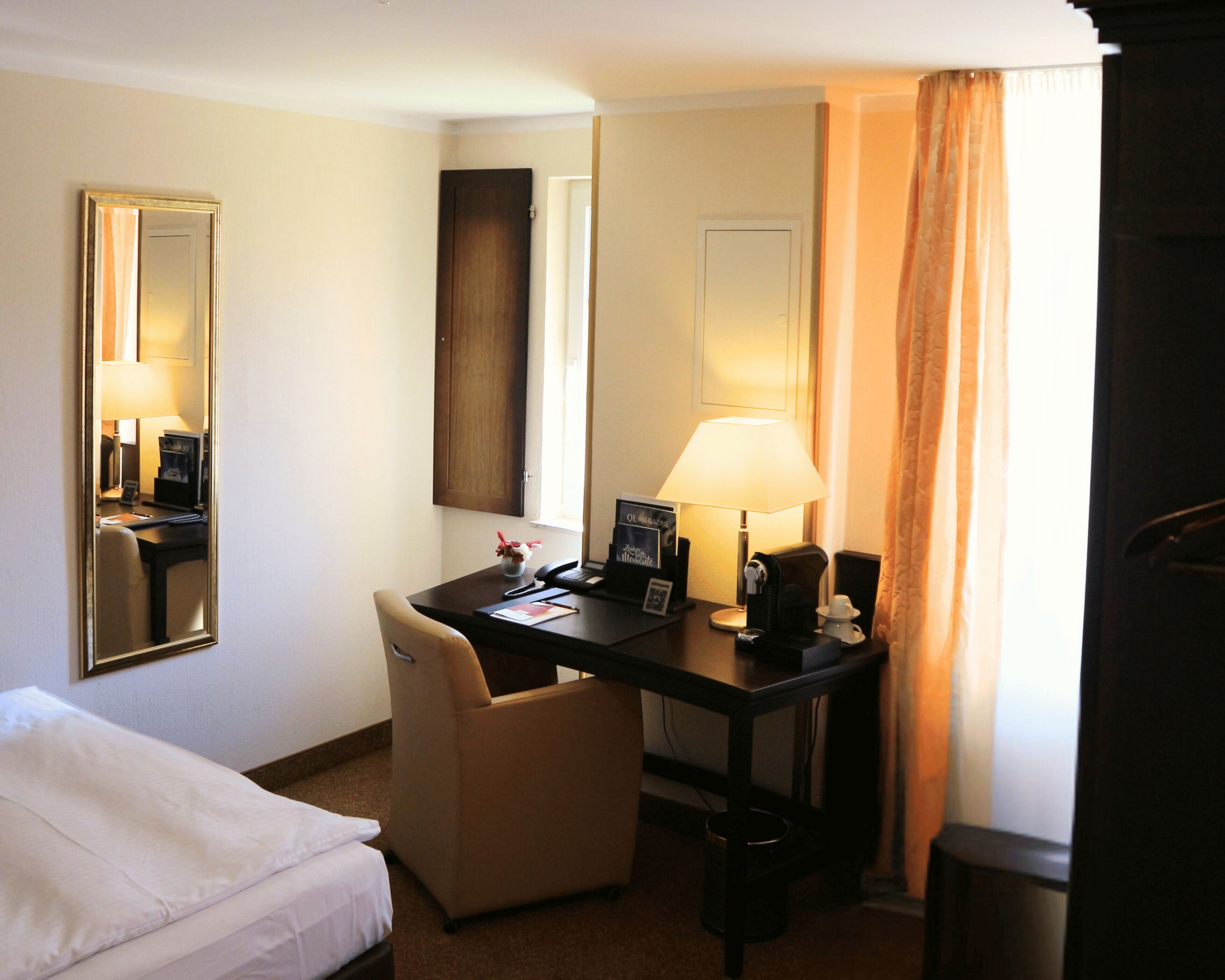 Classic Einzelzimmer Anselm-Schott-Haus, Blick auf Burganlage | Hypo-allergenic bedding available, minibar, in-room safe, desk