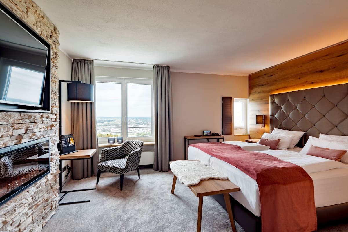 Doppia Classic, vista cortile | Biancheria da letto ipoallergenica, minibar, una cassaforte in camera