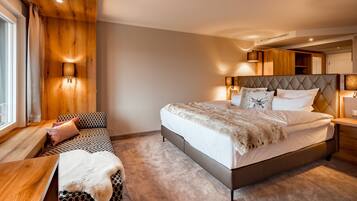 Chambre Double Deluxe, vue vallée | Literie hypoallergénique, minibar, coffres-forts dans les chambres