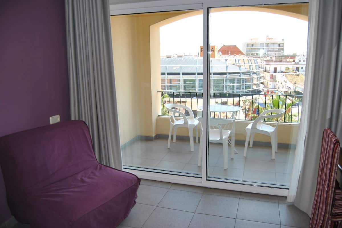 triple room, balcony | minibar, in-room safe, desk, free wifi