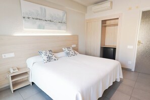 Double Room, Balcony | Minibar, in-room safe, desk, free WiFi - Hotel S’Agoita (Castell-Platja d'Aro)