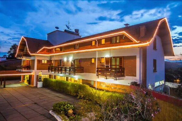 Exterior - Hotel Matsubara (Campos do Jordão)