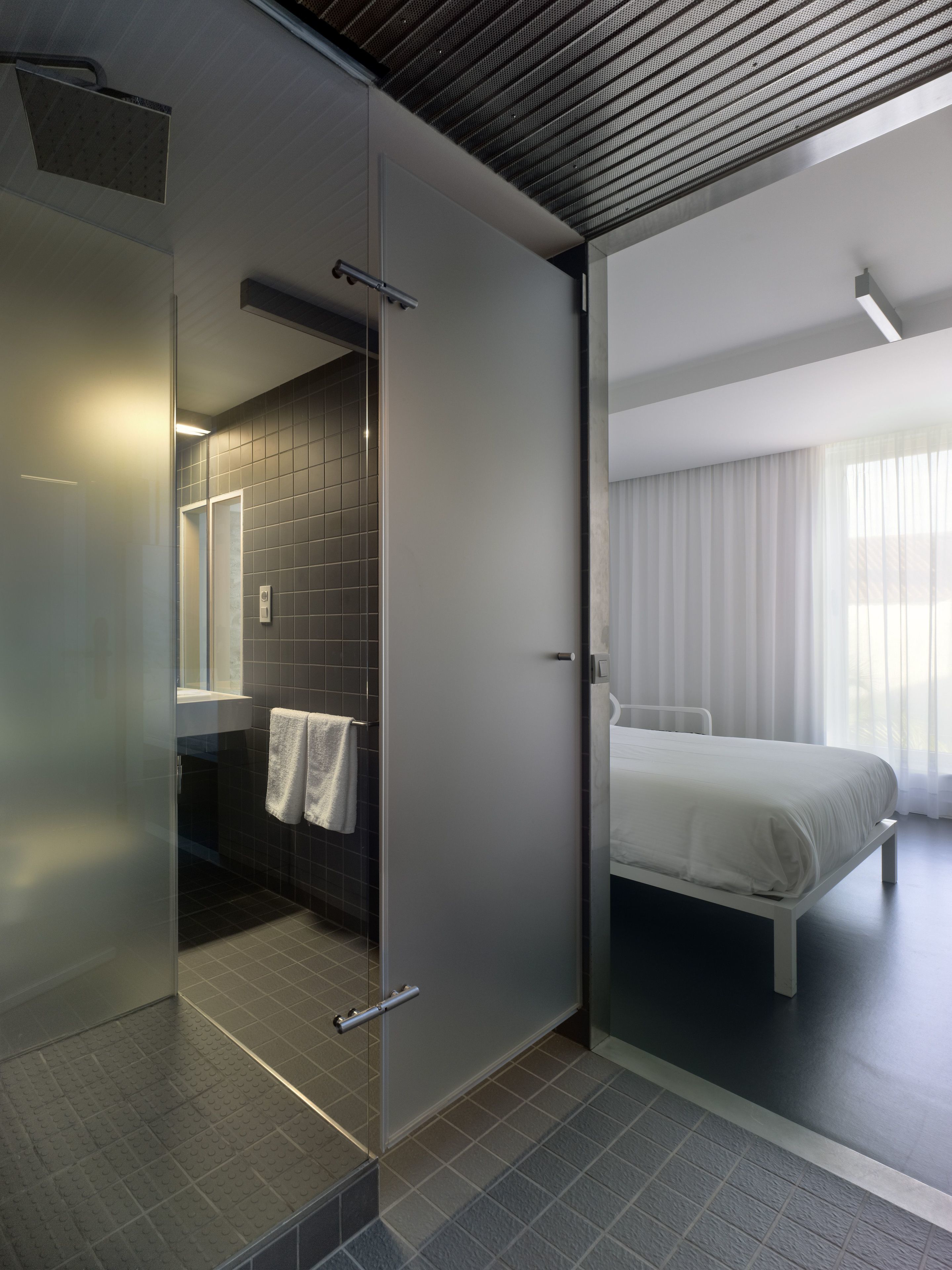 Kahden hengen huone (yksi tai kaksi sänkyä) | Ylelliset vuodevaatteet, Select Comfort -patjalliset sängyt, minibaari