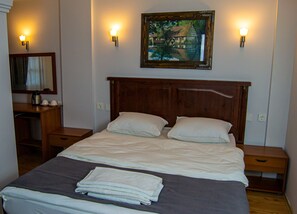 Deluxe tweepersoonskamer | Lakens van Egyptisch katoen, donsdekens, Select Comfort-bedden