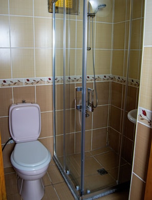 Standard Double Room, Balcony, Pool View | Bathroom | Rainfall showerhead, designer toiletries, hair dryer, slippers - Kaltur Boutique Otel (Yalova)