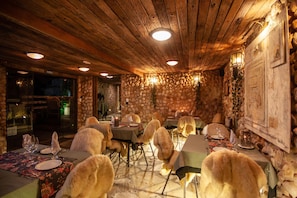 Se sirven cenas y cocina italiana