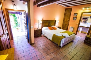 Dobbeltrom | Memory foam-senger, individuelt dekorert og individuelt innredet