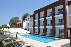 Seasonal outdoor pool, open 8 AM to 8 PM, free cabanas, pool umbrellas - Veltur Turiya Hotel (Bodrum)