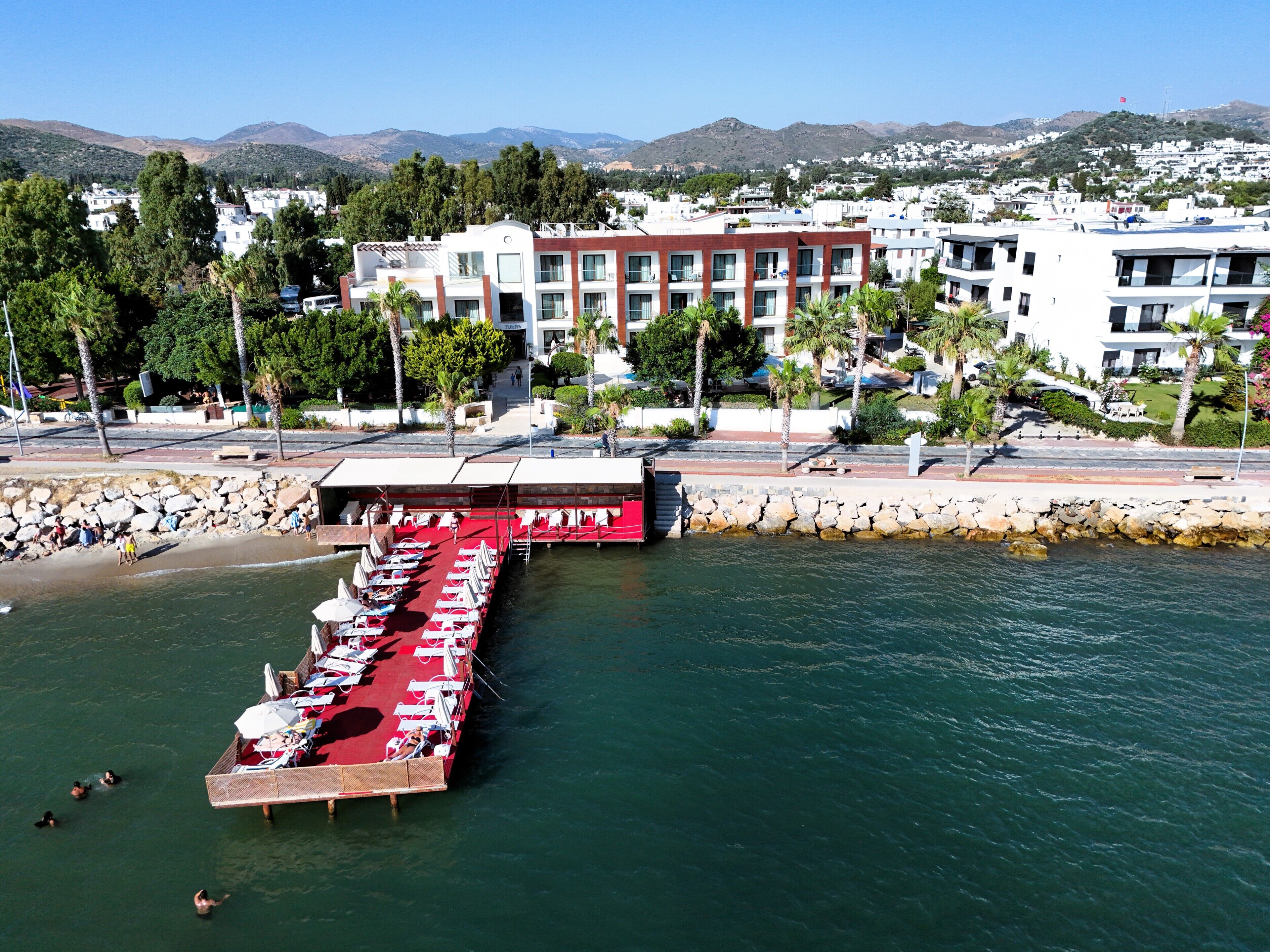 Playa privada, arena blanca, camas de playa gratis