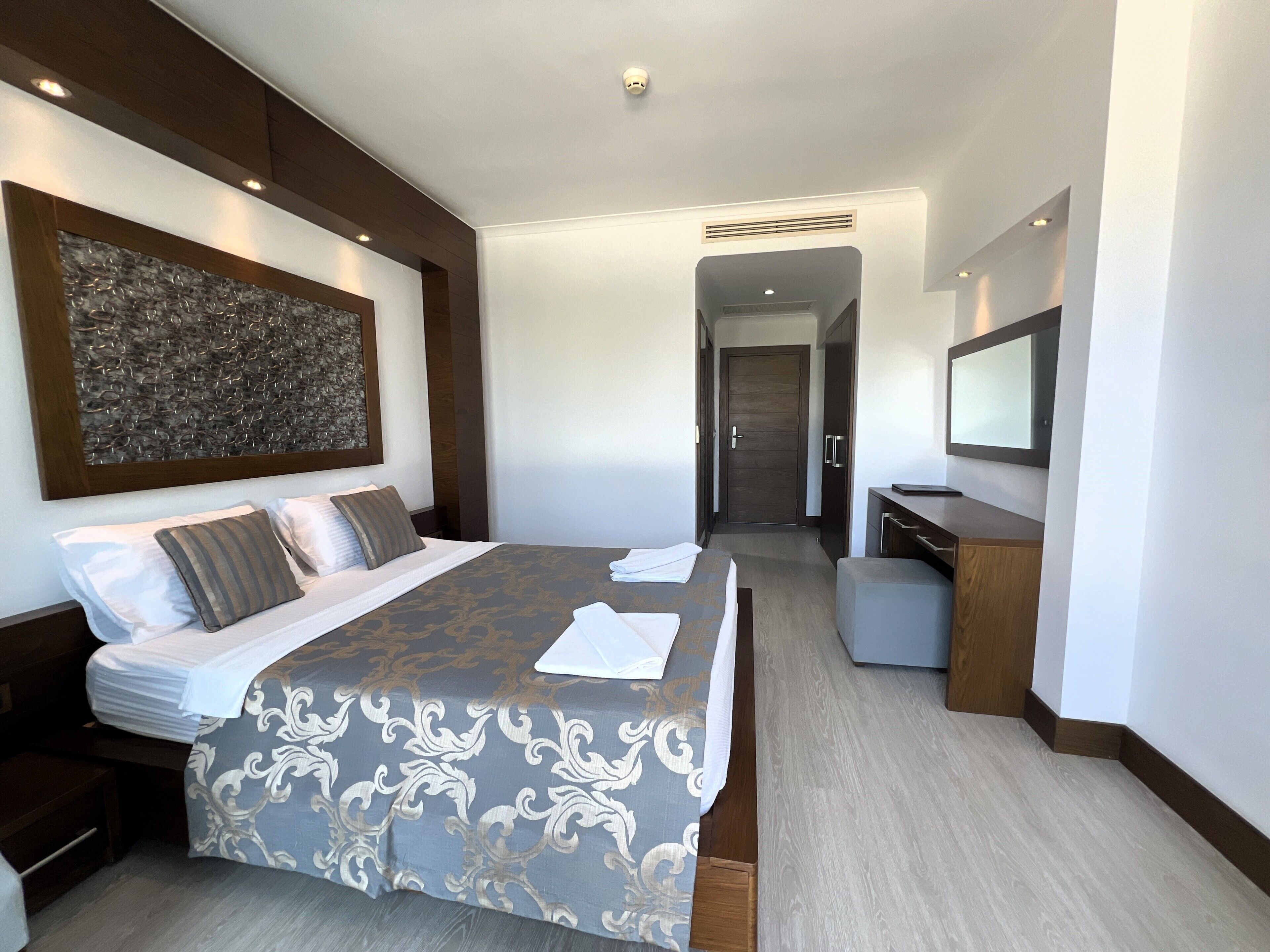 Minibar, caja de seguridad en la habitación y sistema de insonorización 