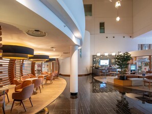 Lobby - Hilton London Heathrow Airport Terminal 5 (Slough)