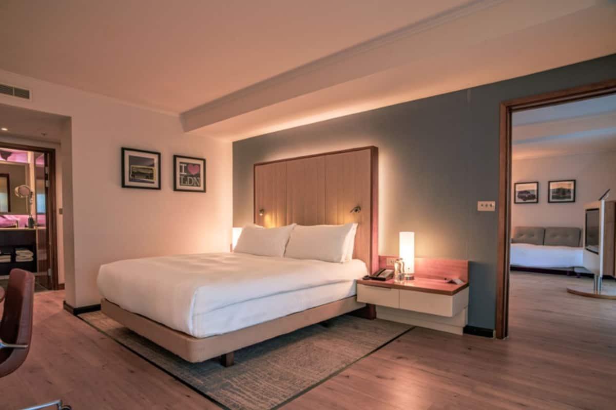 Minibar, in-room safe, desk, laptop workspace