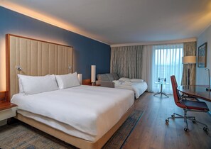 Family Room, 1 King Bed | Minibar, in-room safe, desk, laptop workspace - Hilton London Heathrow Airport Terminal 5 Hotel Conference Centre (Slough)