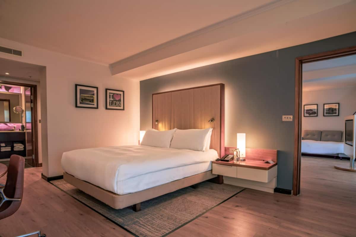 Minibar, in-room safe, desk, laptop workspace