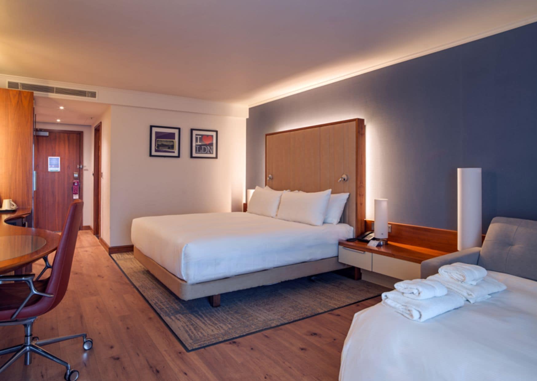 Family Room, 1 King Bed | Minibar, in-room safe, desk, laptop workspace