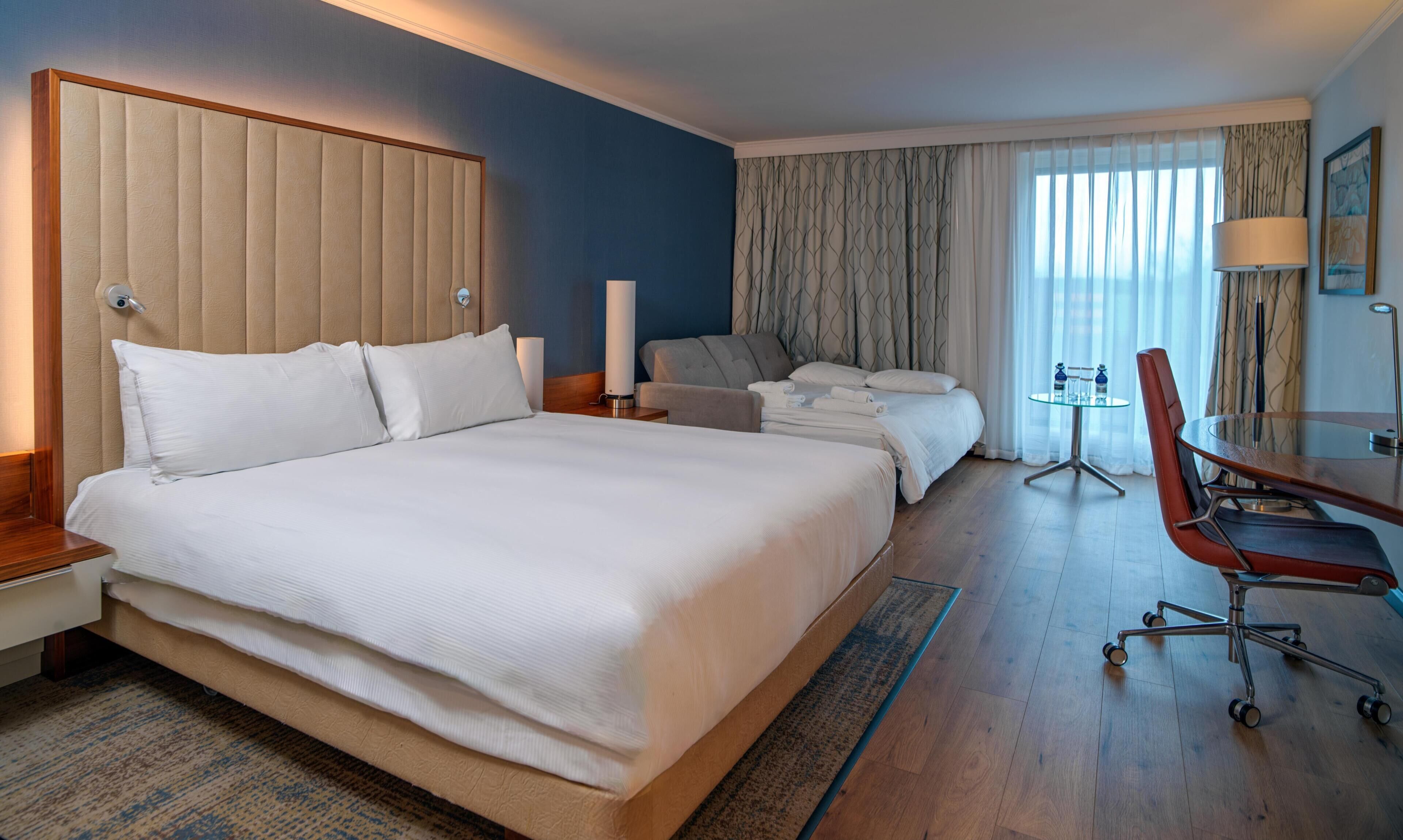 Family Room, 1 King Bed | Minibar, in-room safe, desk, laptop workspace