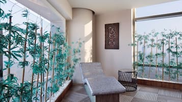 Couples treatment room(s), sauna, hot tub, steam room