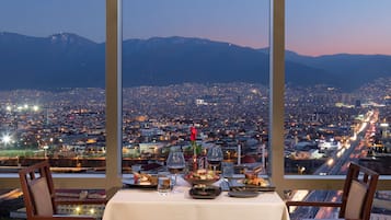 2 Restaurants, Frühstück, Mittagessen, Abendessen, italienische Küche