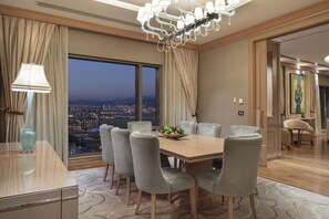 Premium bedding, in-room safe, desk, soundproofing - Hilton Bursa Convention Center & Spa (Bursa)