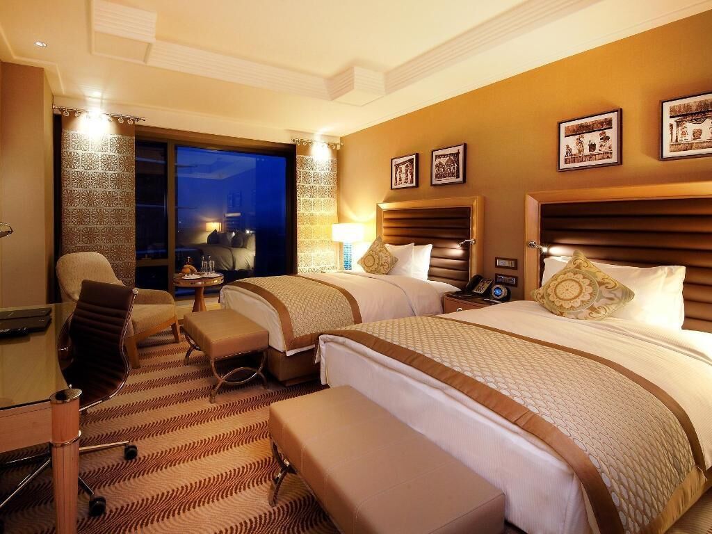 Premium bedding, in-room safe, desk, soundproofing