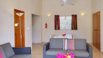 Huoneisto, 2 makuuhuonetta | Tallelokero huoneessa, äänieristys, silitysrauta/-lauta, ilmainen Wi-Fi