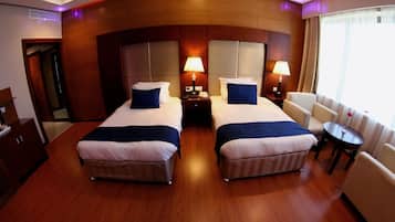 1 chambre, minibar, coffres-forts dans les chambres, bureau