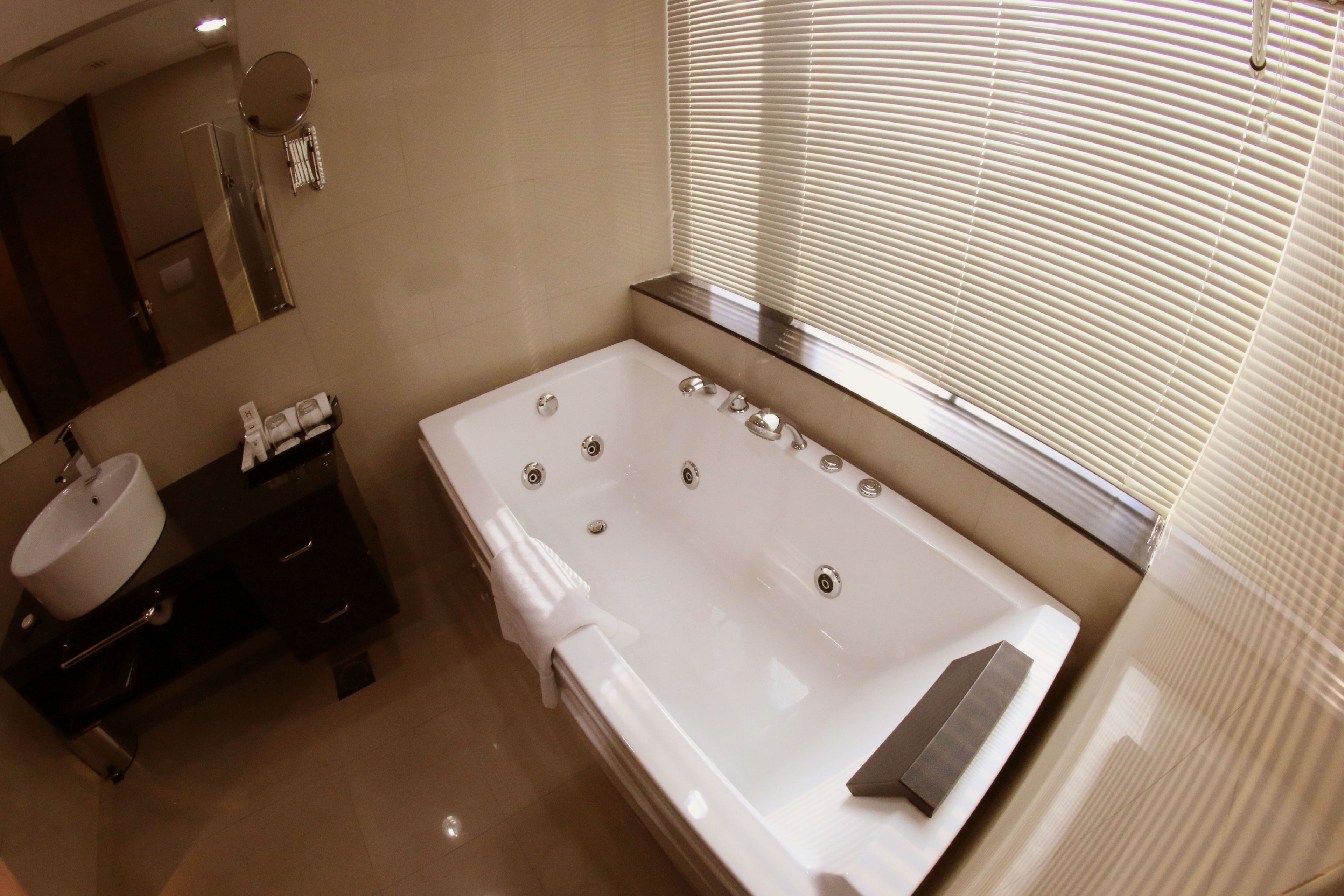 superior room | deep-soaking bathtub