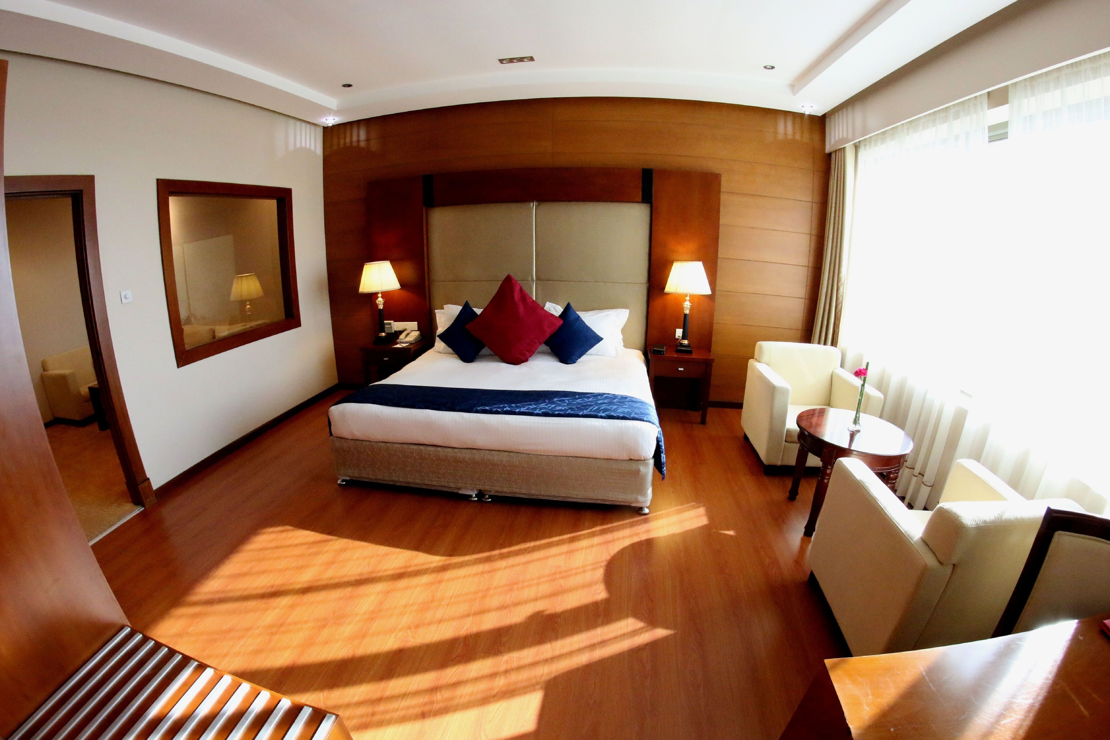 deluxe suite, 1 king bed | 1 bedroom, minibar, in-room safe, desk